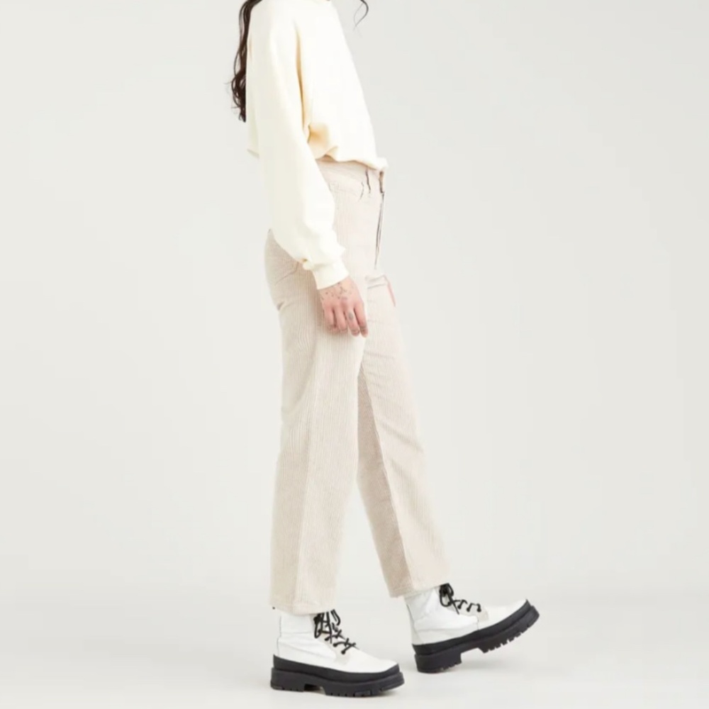 Levi's Women's Straight Leg Jeans in Cream
